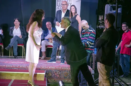 Il servizio de Le Iene di Enrico Lucci su Miss Chirurgia Estetica